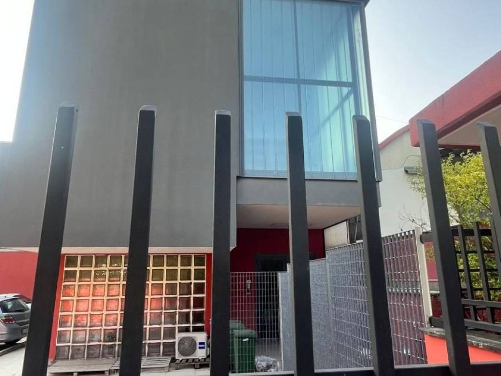 locale commerciale in vendita a Guidonia Montecelio