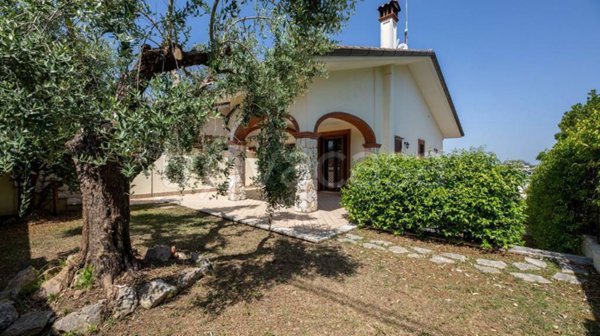 casa indipendente in vendita a Guidonia Montecelio in zona Montecelio
