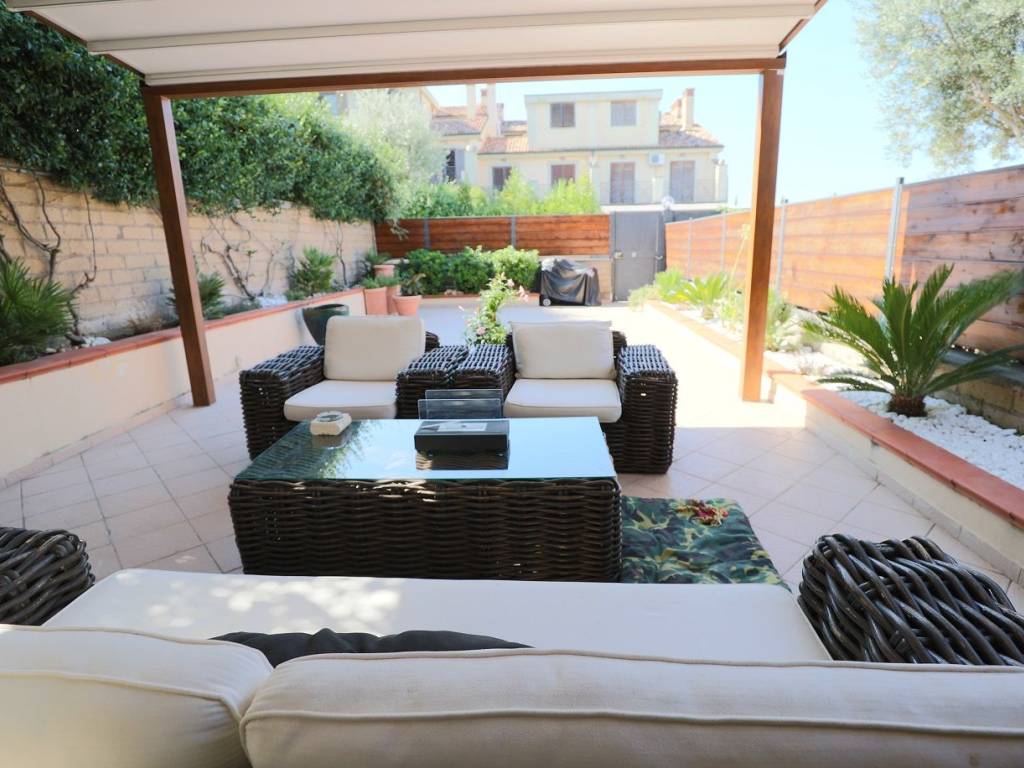 casa indipendente in vendita a Guidonia Montecelio in zona Marco Simone