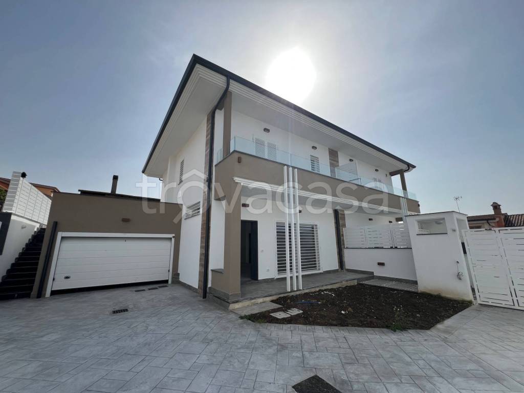 casa indipendente in vendita a Guidonia Montecelio in zona Setteville