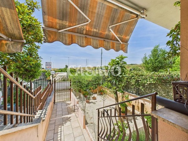 casa indipendente in vendita a Guidonia Montecelio in zona Setteville
