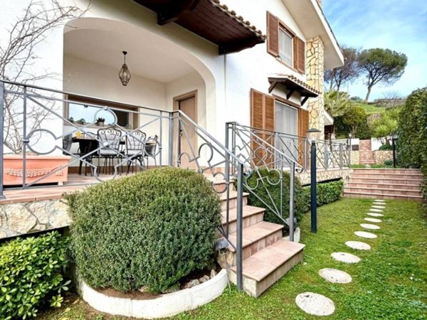 casa indipendente in vendita a Guidonia Montecelio in zona Colleverde