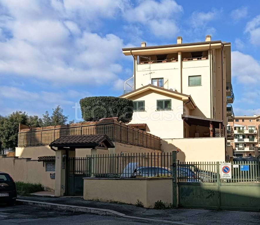 appartamento in vendita a Guidonia Montecelio in zona Guidonia