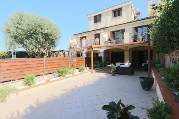 casa indipendente in vendita a Guidonia Montecelio in zona Marco Simone