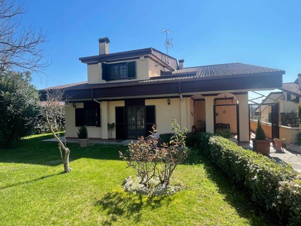 casa indipendente in vendita a Guidonia Montecelio