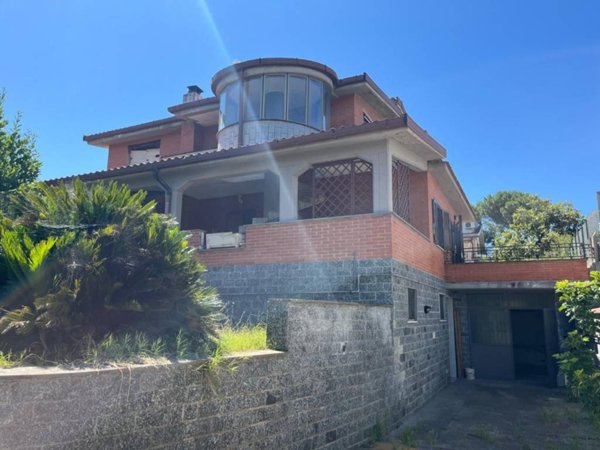 casa indipendente in vendita a Guidonia Montecelio in zona Colleverde