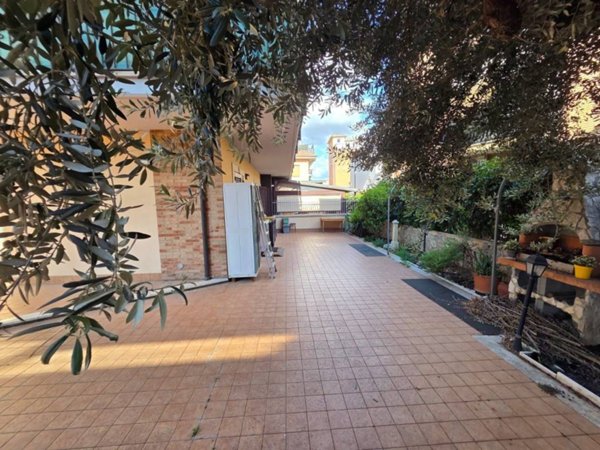 appartamento in vendita a Guidonia Montecelio in zona Villalba