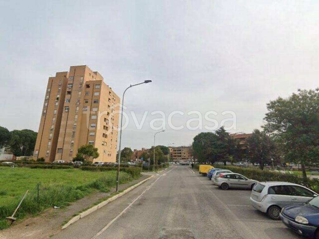 negozio in vendita a Guidonia Montecelio in zona Montecelio