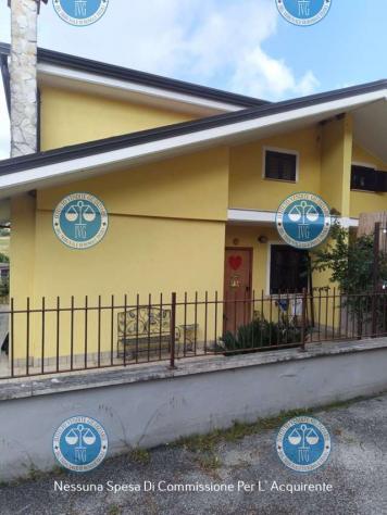 casa indipendente in vendita a Guidonia Montecelio in zona Guidonia