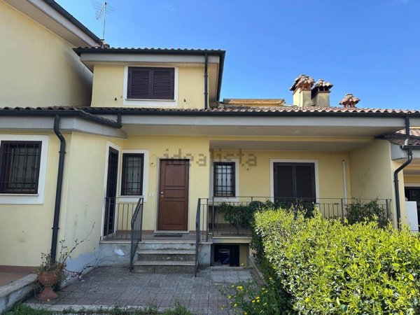 casa indipendente in vendita a Guidonia Montecelio in zona Marco Simone