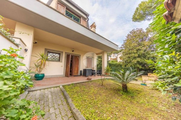 casa indipendente in vendita a Guidonia Montecelio in zona Colleverde