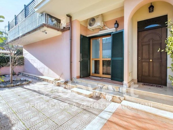 casa indipendente in vendita a Guidonia Montecelio in zona Setteville