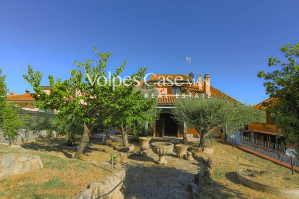 casa indipendente in vendita a Guidonia Montecelio in zona Montecelio