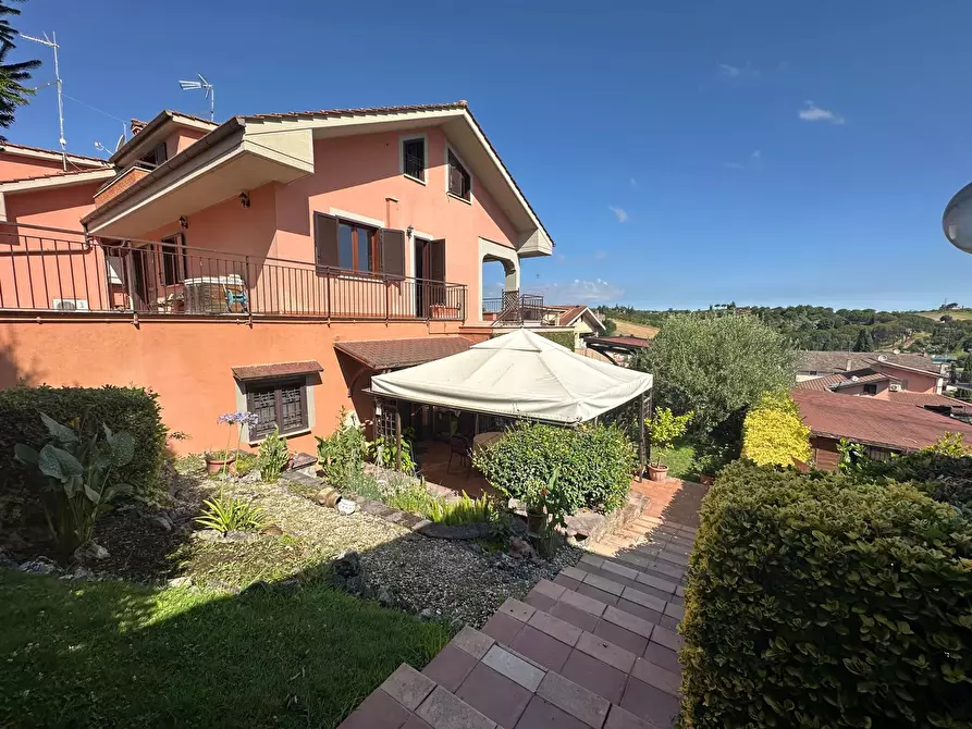 casa indipendente in vendita a Guidonia Montecelio in zona Guidonia