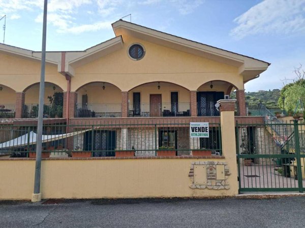 casa indipendente in vendita a Guidonia Montecelio in zona Montecelio