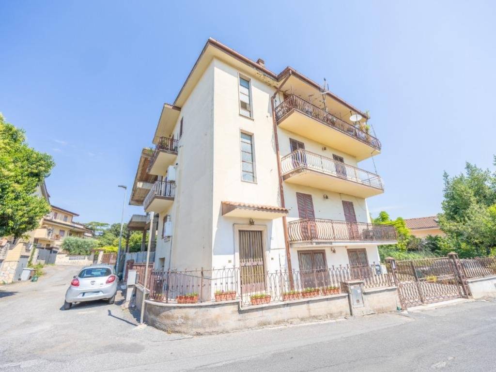 appartamento in vendita a Guidonia Montecelio in zona Guidonia