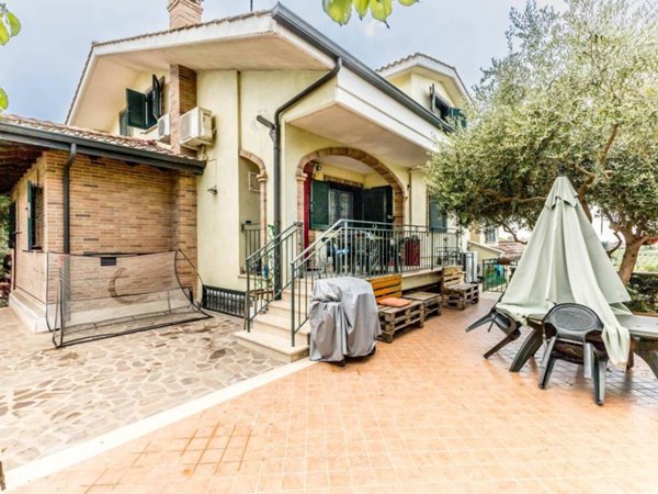 casa indipendente in vendita a Guidonia Montecelio in zona Marco Simone