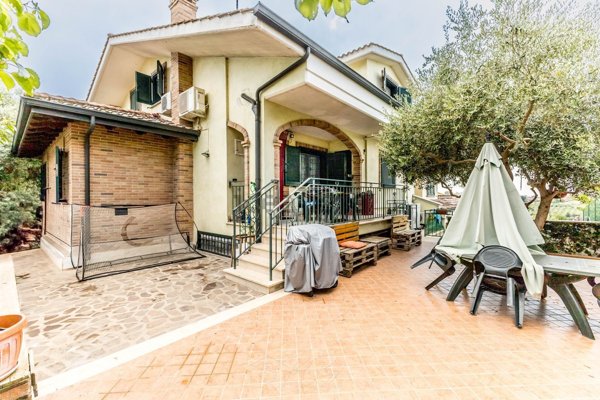 casa indipendente in vendita a Guidonia Montecelio in zona Marco Simone
