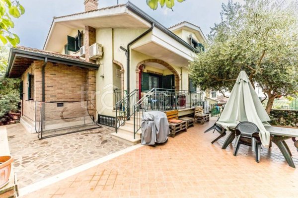casa indipendente in vendita a Guidonia Montecelio in zona Marco Simone