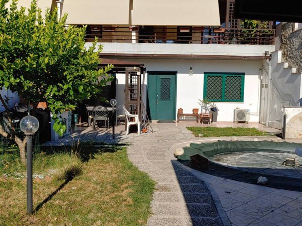 casa indipendente in vendita a Guidonia Montecelio in zona Colleverde