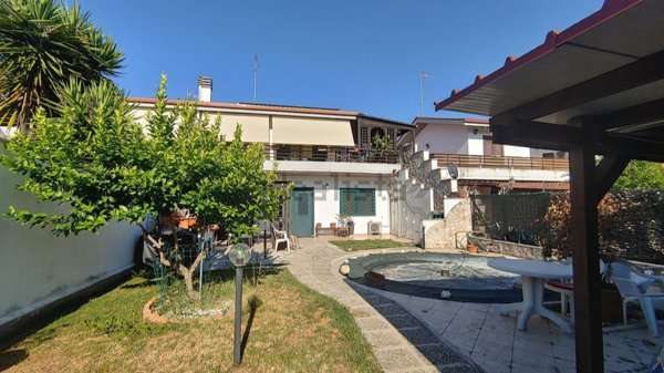 casa indipendente in vendita a Guidonia Montecelio in zona Colleverde