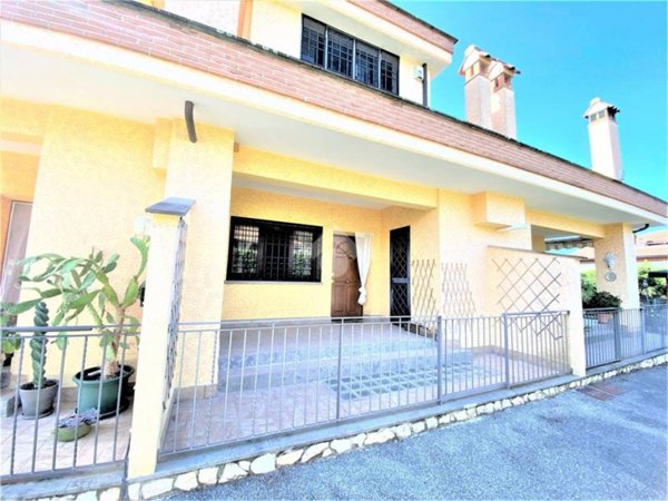 casa indipendente in vendita a Guidonia Montecelio in zona Colleverde