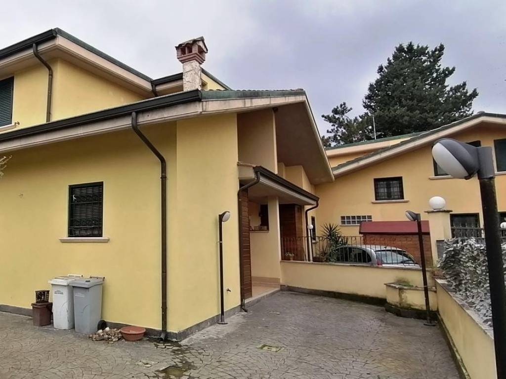 casa indipendente in vendita a Guidonia Montecelio in zona Pichini