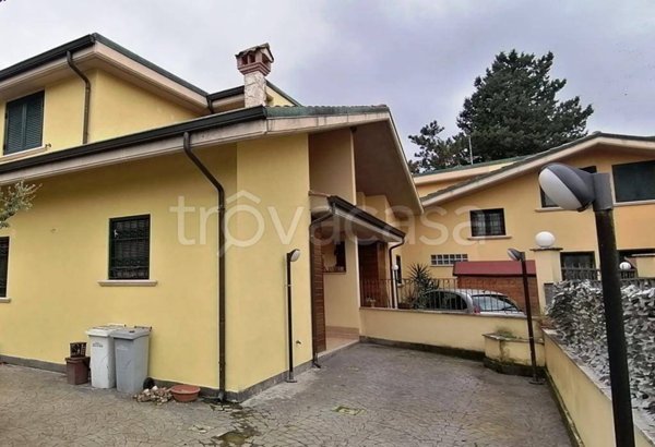 casa indipendente in vendita a Guidonia Montecelio in zona Pichini