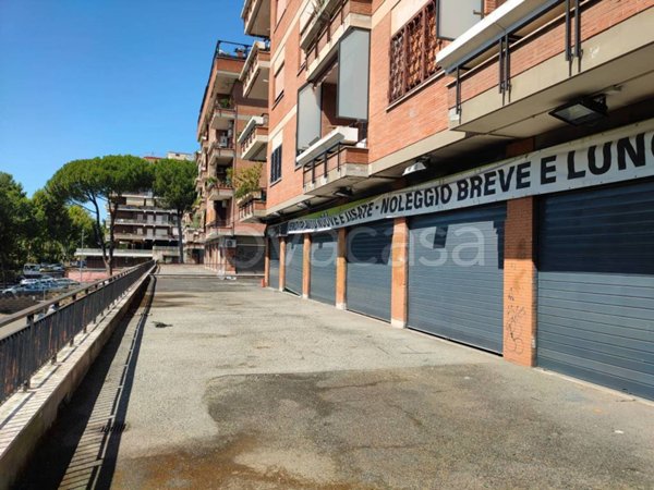 negozio in vendita a Guidonia Montecelio in zona Montecelio