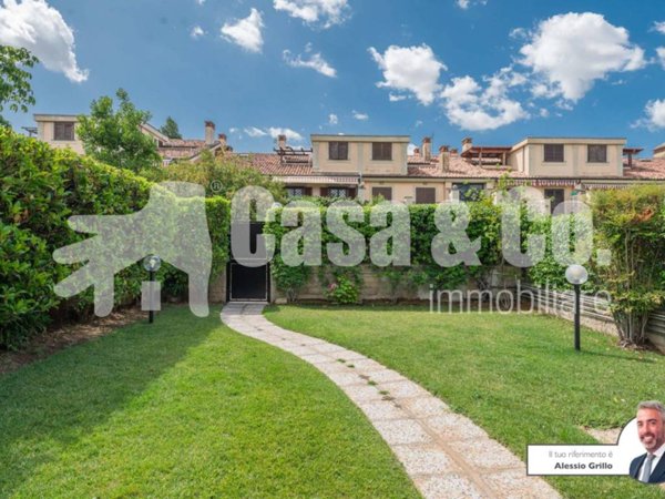 appartamento in vendita a Guidonia Montecelio in zona Marco Simone