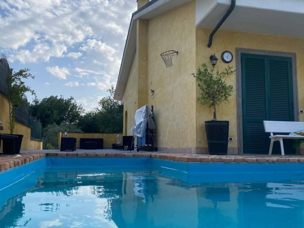 casa indipendente in vendita a Guidonia Montecelio in zona Marco Simone