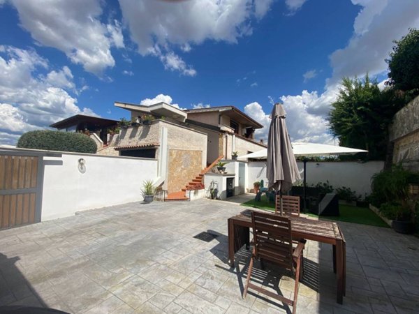 casa indipendente in vendita a Guidonia Montecelio in zona Marco Simone