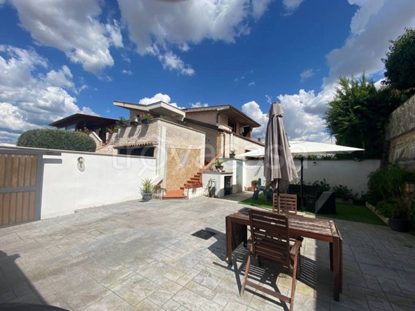 casa indipendente in vendita a Guidonia Montecelio in zona Marco Simone