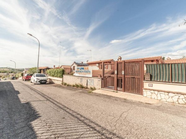 casa indipendente in vendita a Guidonia Montecelio in zona Marco Simone