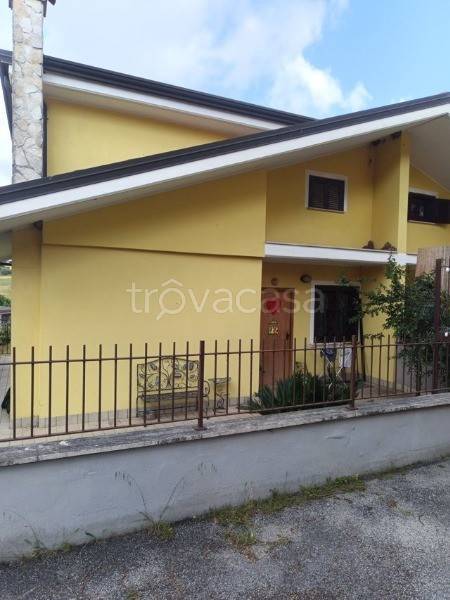 casa indipendente in vendita a Guidonia Montecelio in zona Pichini