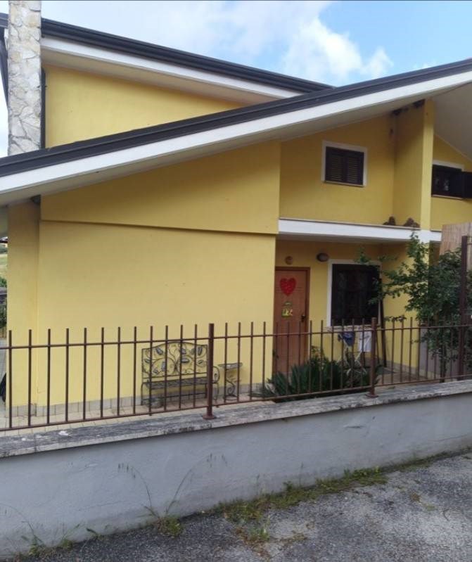 casa indipendente in vendita a Guidonia Montecelio in zona Pichini