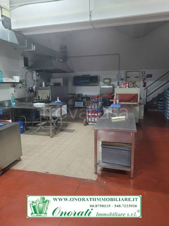 locale commerciale in vendita a Guidonia Montecelio
