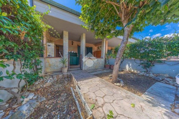 casa indipendente in vendita a Guidonia Montecelio in zona Marco Simone