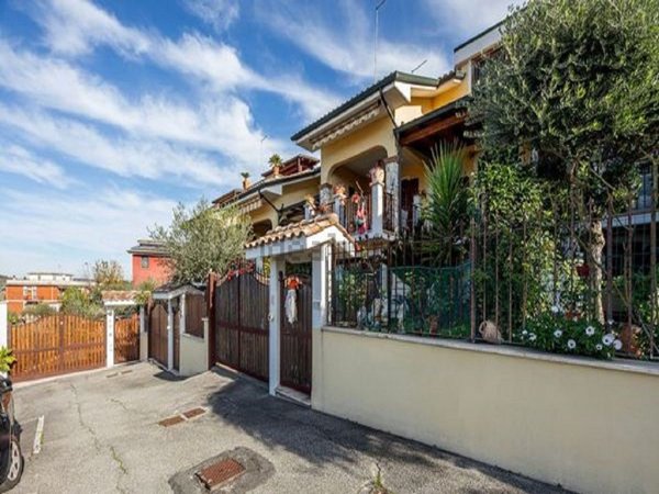 casa indipendente in vendita a Guidonia Montecelio in zona Marco Simone