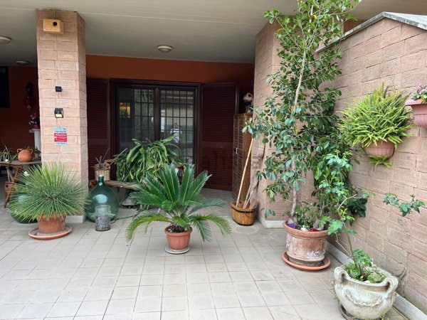 casa indipendente in vendita a Guidonia Montecelio in zona Guidonia