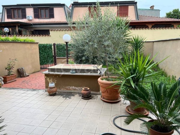 casa indipendente in vendita a Guidonia Montecelio in zona Guidonia