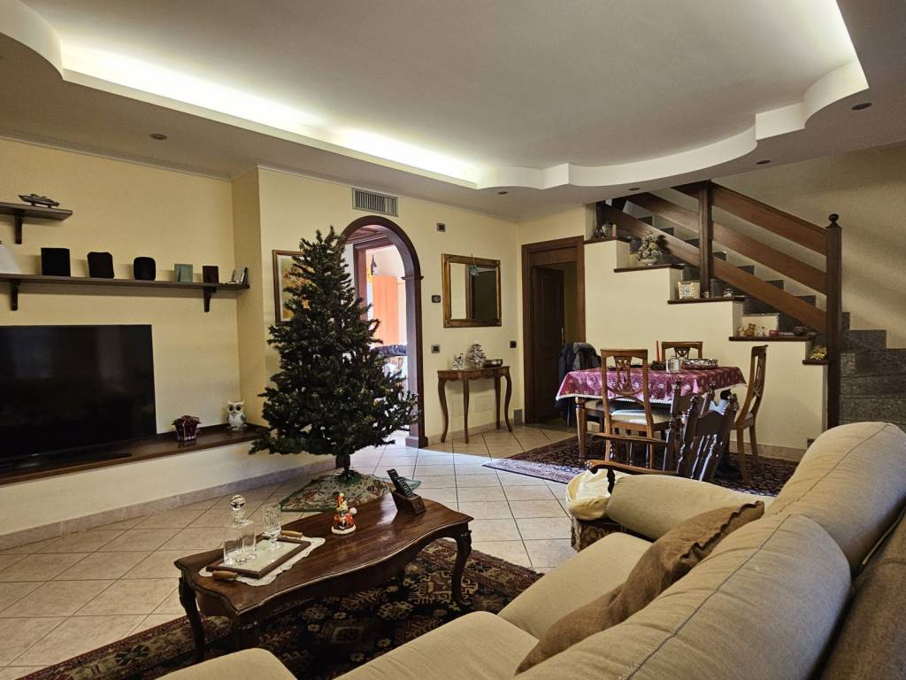 casa indipendente in vendita a Guidonia Montecelio in zona Setteville