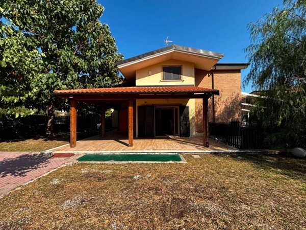 casa indipendente in vendita a Guidonia Montecelio in zona Montecelio