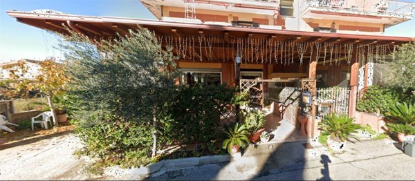 negozio in vendita a Guidonia Montecelio in zona Marco Simone