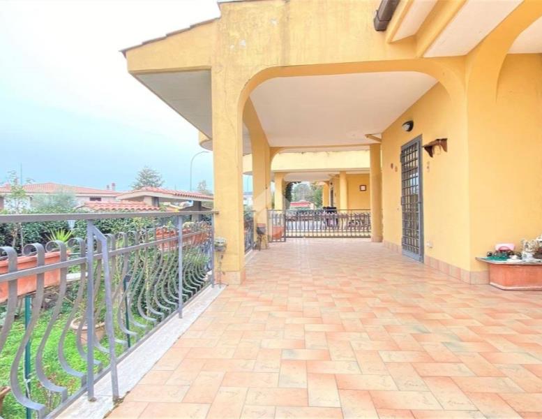 casa indipendente in vendita a Guidonia Montecelio in zona Colleverde