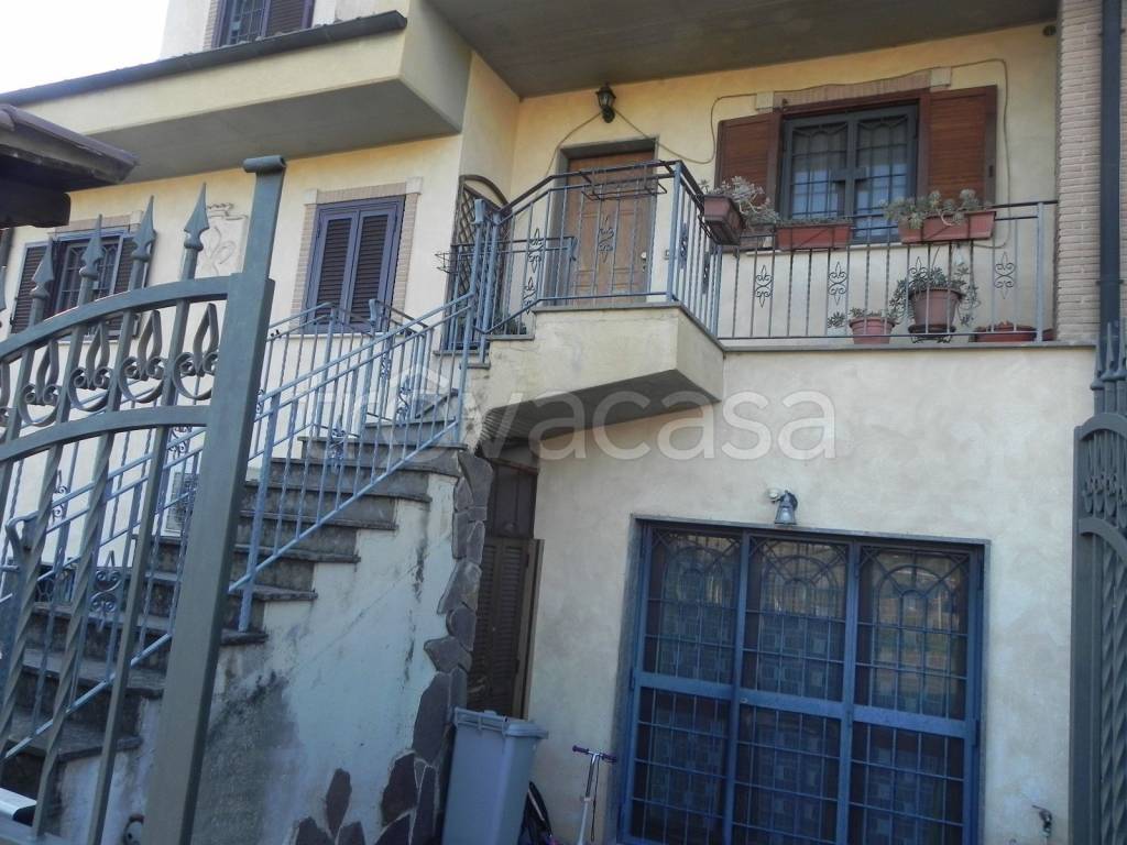 casa indipendente in vendita a Guidonia Montecelio in zona Setteville