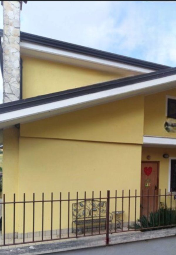 casa indipendente in vendita a Guidonia Montecelio in zona Pichini