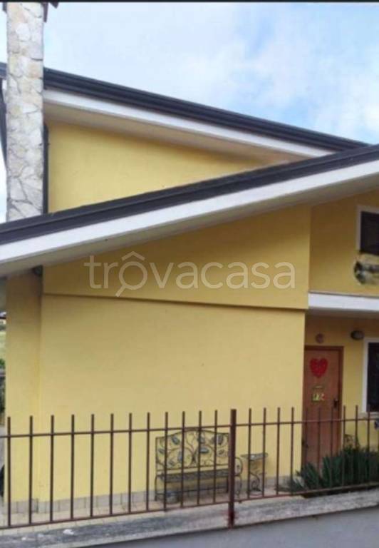 casa indipendente in vendita a Guidonia Montecelio in zona Pichini