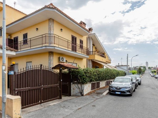 appartamento in vendita a Guidonia Montecelio in zona Setteville