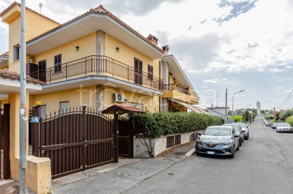 appartamento in vendita a Guidonia Montecelio in zona Marco Simone